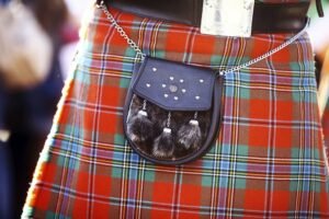 Color detail of a traditional Scottish kilt, with a bag.